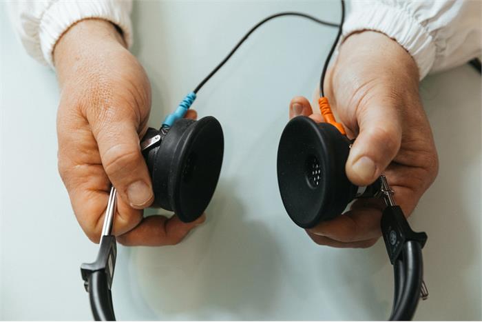 L'importanza degli esami audiometrici: cosa aspettarsi durante una visita nel Centro Acustico Lecco 